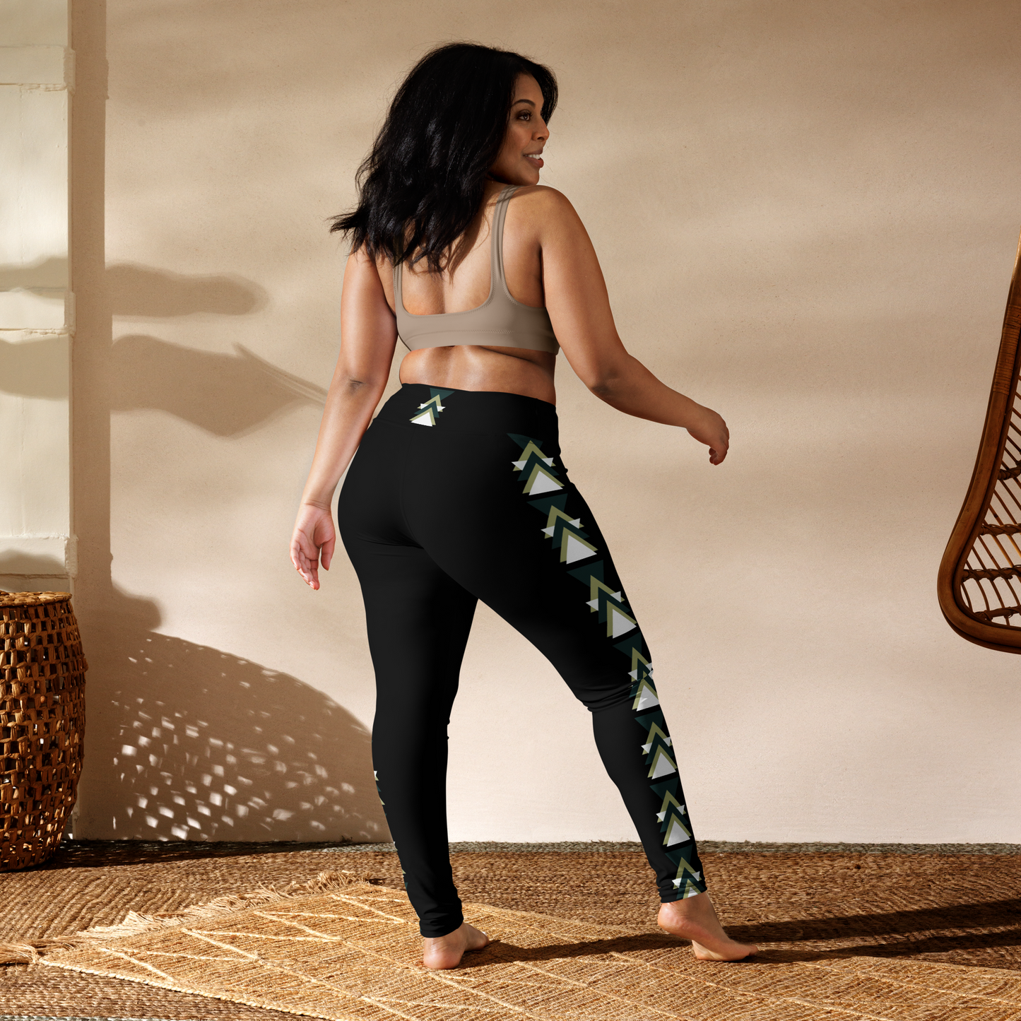 Trojúhelníkové jógové legíny - pohodlné a stylové